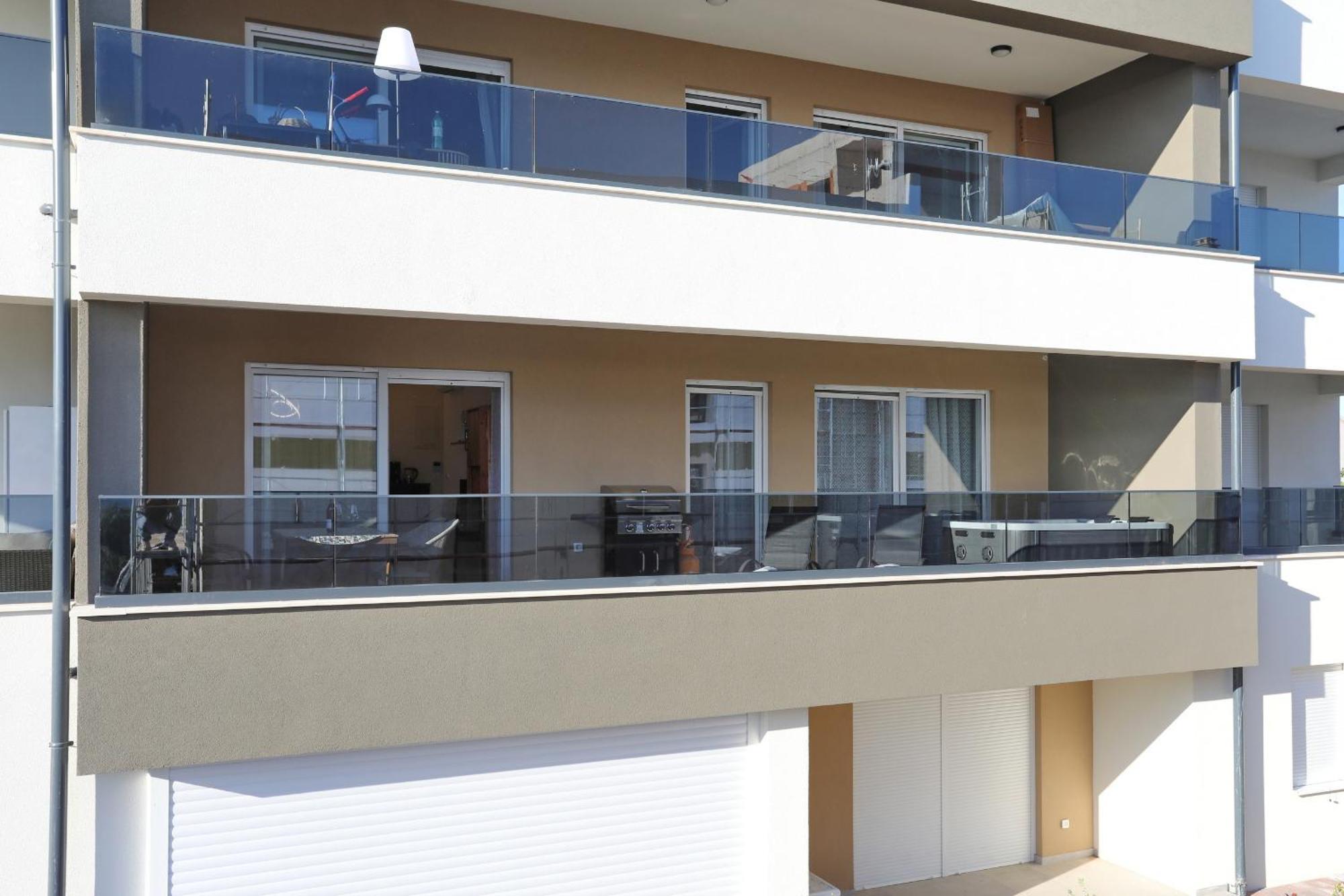 Apartment Relex With Pool & Jacuzzi Privlaka  Eksteriør billede