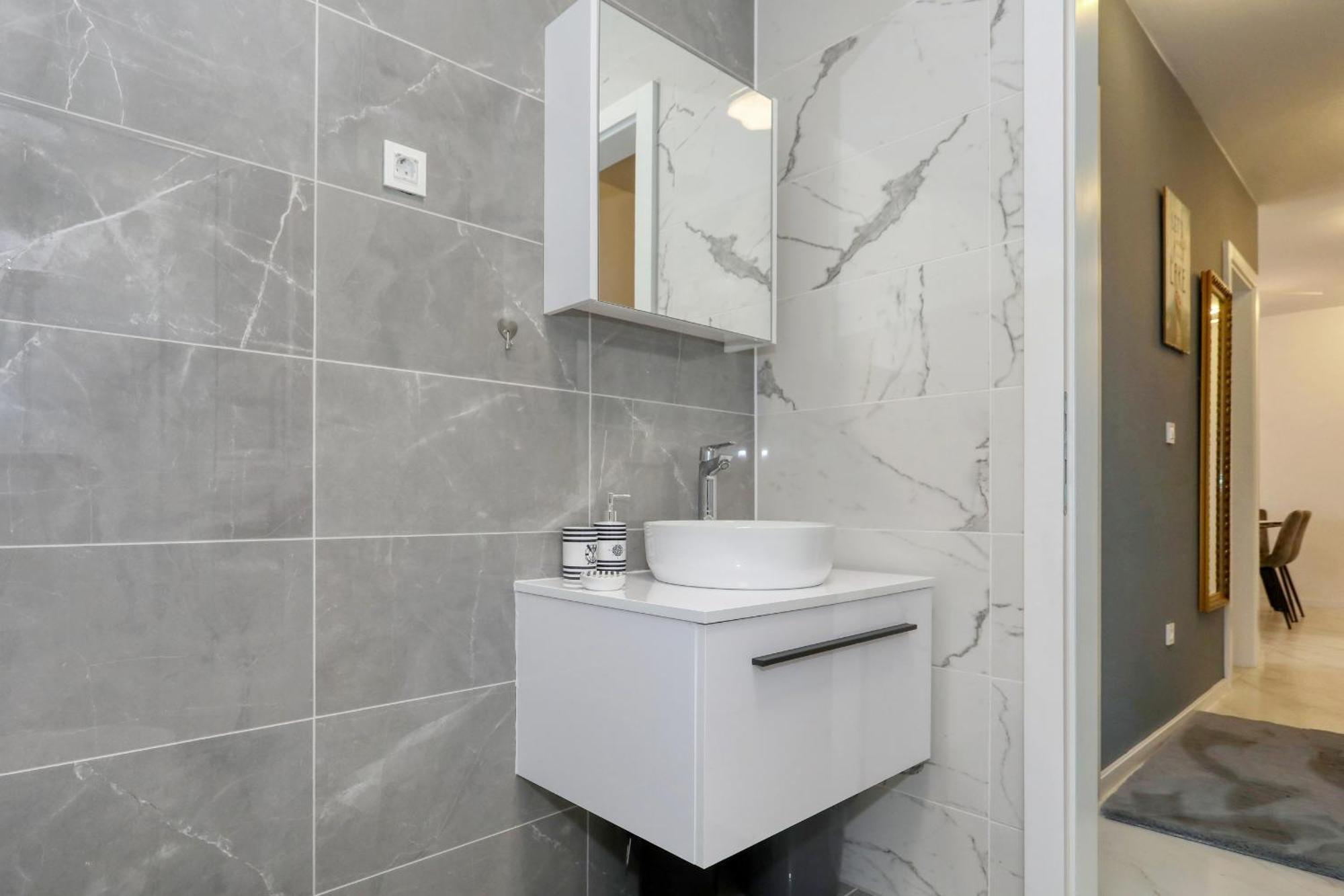 Apartment Relex With Pool & Jacuzzi Privlaka  Eksteriør billede